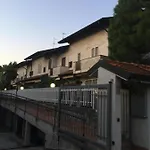 Casa Arcobaleno Pensión *